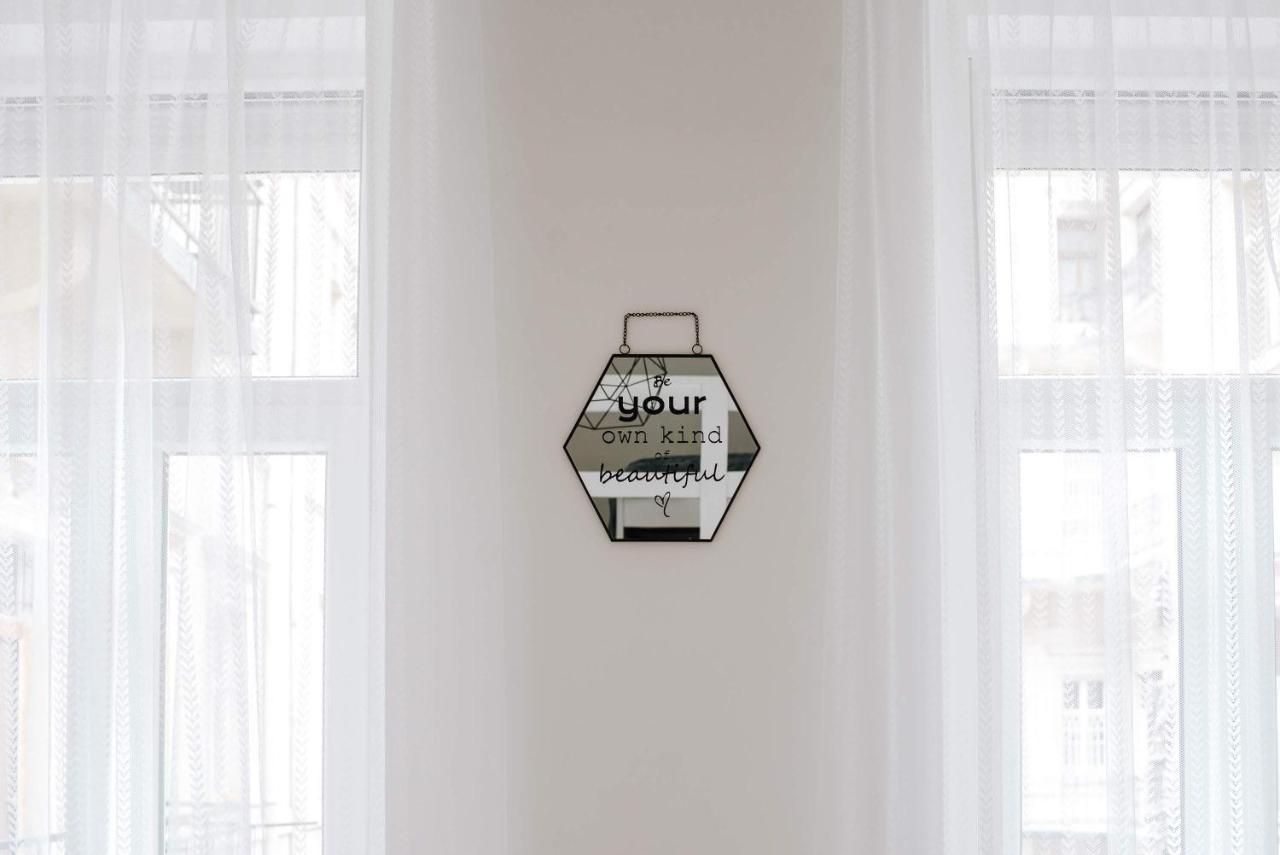 Comfy Apartment At New York Cafe With Aircon Budapest Esterno foto