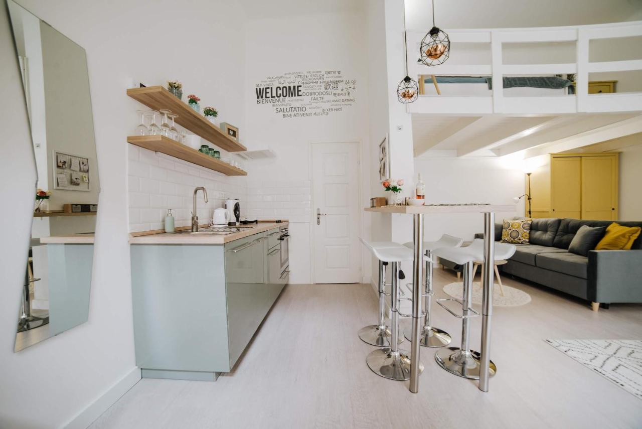 Comfy Apartment At New York Cafe With Aircon Budapest Esterno foto