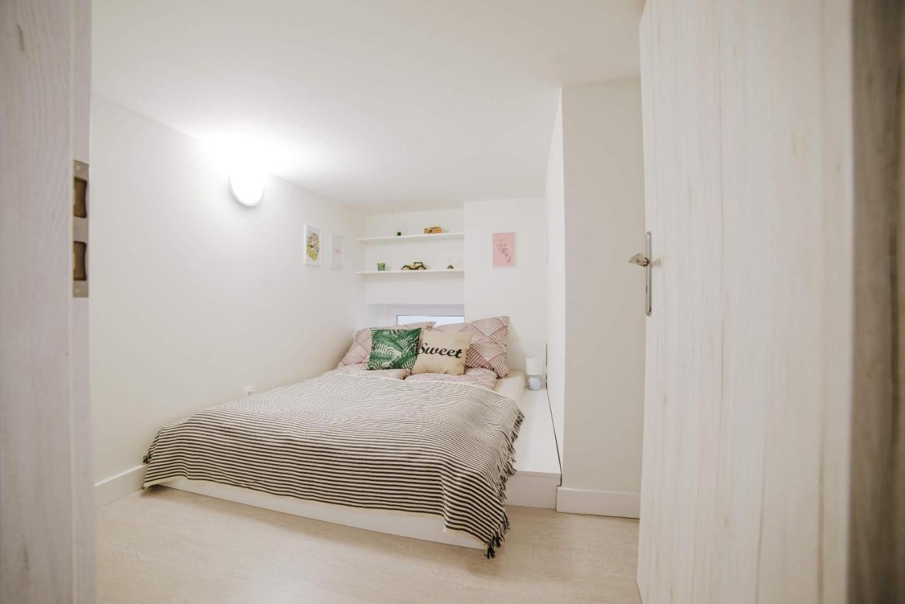 Comfy Apartment At New York Cafe With Aircon Budapest Esterno foto