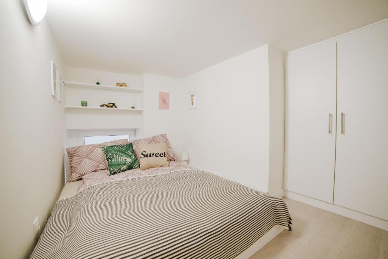 Comfy Apartment At New York Cafe With Aircon Budapest Esterno foto