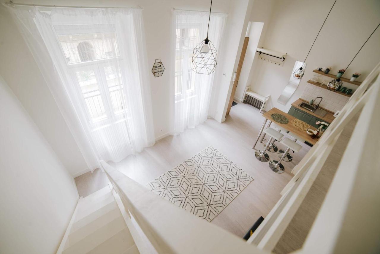 Comfy Apartment At New York Cafe With Aircon Budapest Esterno foto