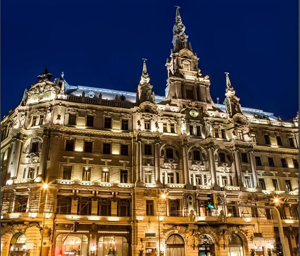 Comfy Apartment At New York Cafe With Aircon Budapest Esterno foto