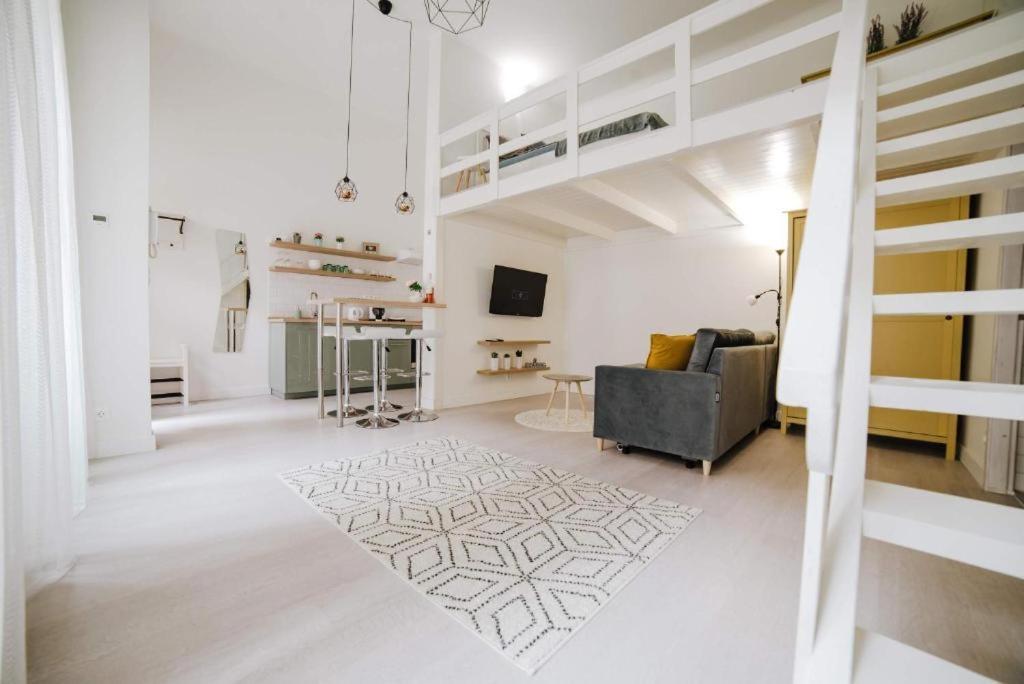 Comfy Apartment At New York Cafe With Aircon Budapest Esterno foto